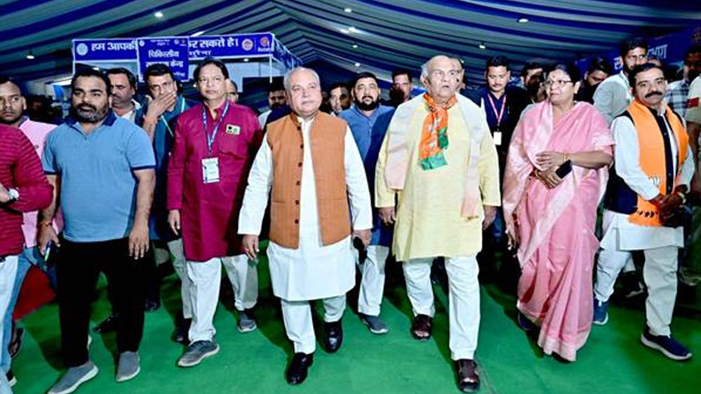 विधानसभा अध्यक्ष तोमर एवं राजस्व मंत्री वर्मा ने मुरैना में स्वास्थ्य शिविर का किया अवलोकन 6 विधानसभा अध्यक्ष तोमर एवं राजस्व मंत्री वर्मा ने मुरैना में