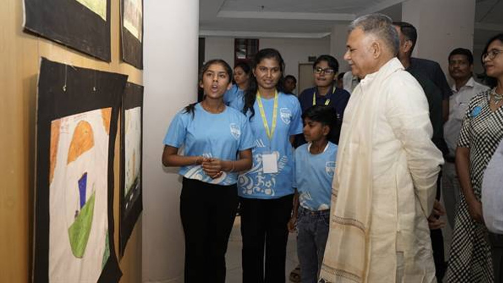 समाज के समस्त प्रश्नों का समाधान शिक्षा के मंदिरों से