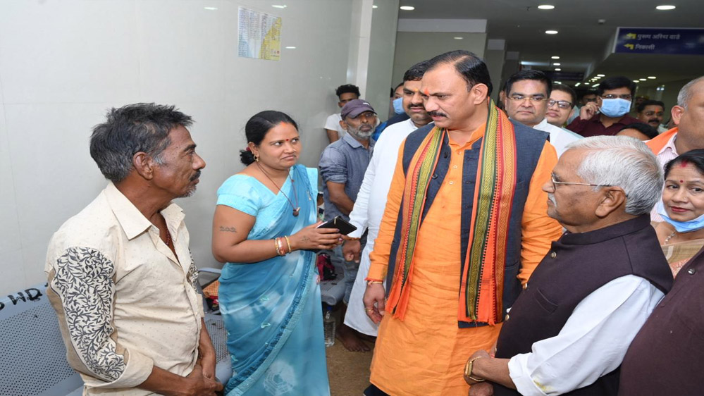 स्वास्थ्य एवं परिवार कल्याण मंत्री जायसवाल ने जिला अस्पताल दुर्ग