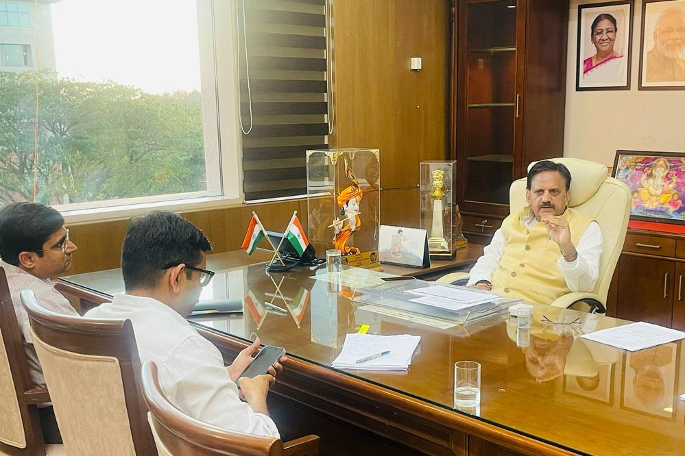 स्वास्थ्य संस्थाओं के उन्नयन के पात्र प्रस्तावों को शीघ्र प्रस्तुत