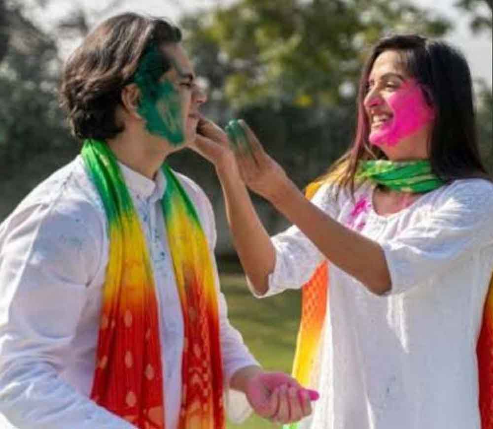 होली के त्योहार पर आउटफिट का चुनाव बेहद खास होता