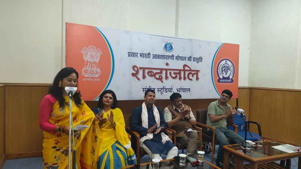 होली के माहौल में शब्दों की बौछार..., कविताओं में बिखरे प्रेम, हास 6 होली के माहौल में शब्दों की बौछार कविताओं में बिखरे
