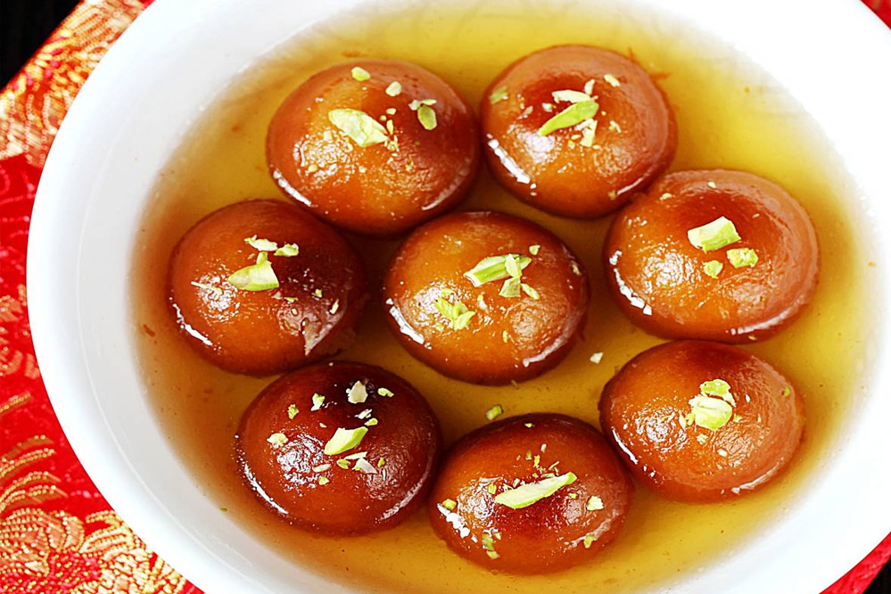होली पर बनाना चाहते हैं मुलायम और टेस्टी गुलाब जामुन