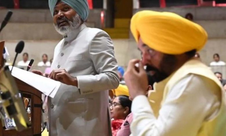 AAP सरकार के बजट में पंजाब की महिलाओं को फिर झटका, मिलना था हजार, पर अब भी इंतजार 1 AAP सरकार के बजट में पंजाब की महिलाओं को फिर