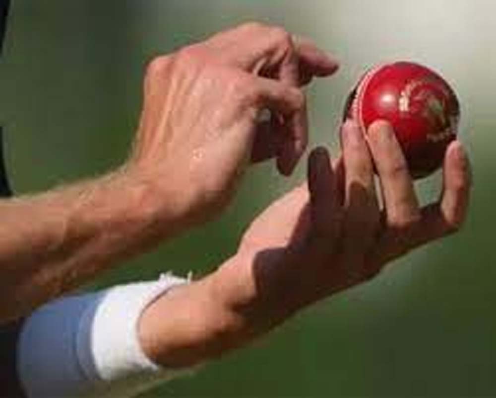 BCCI ने आईपीएल के आगामी चरण में गेंद पर लार