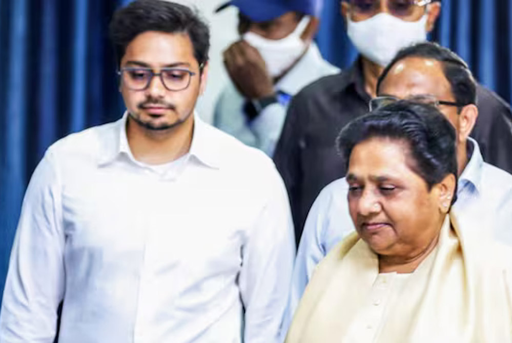 BSP प्रमुख मायावती ने भतीजे आकाश आनंद को पार्टी से