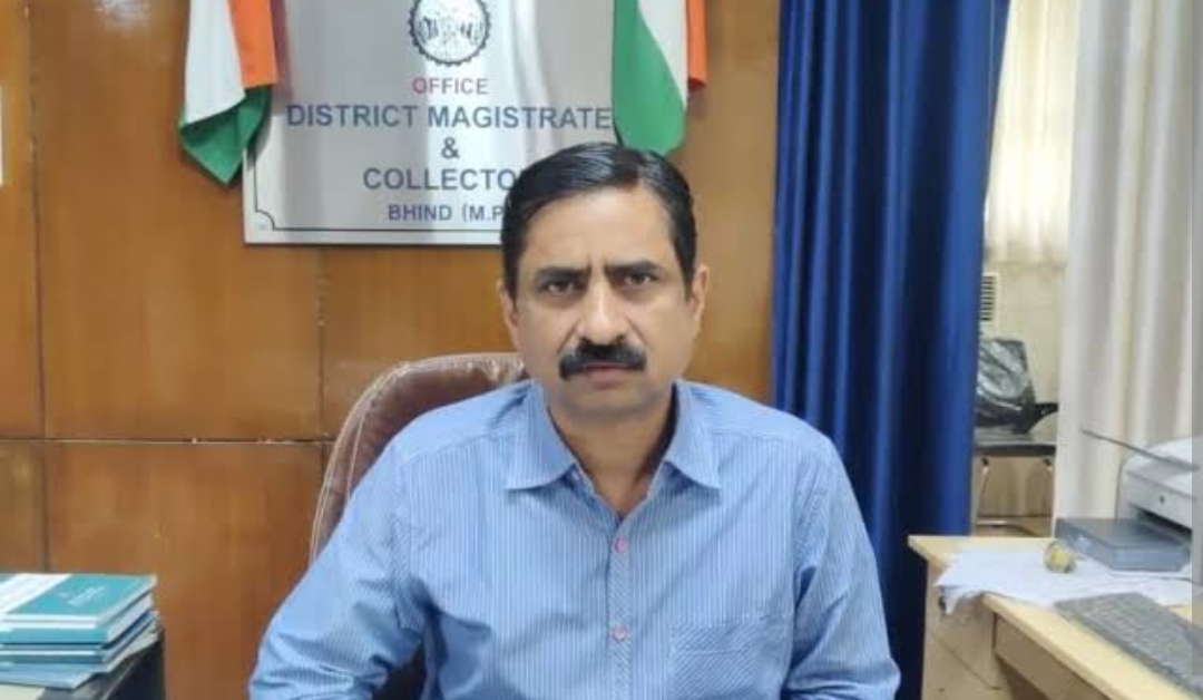 MP : भिंड कलेक्टर संजीव श्रीवास्तव अवमानना के दोषी, सजा की तैयारी में हाई कोर्ट 6 Screenshot 20250308 163054.Chrome28129