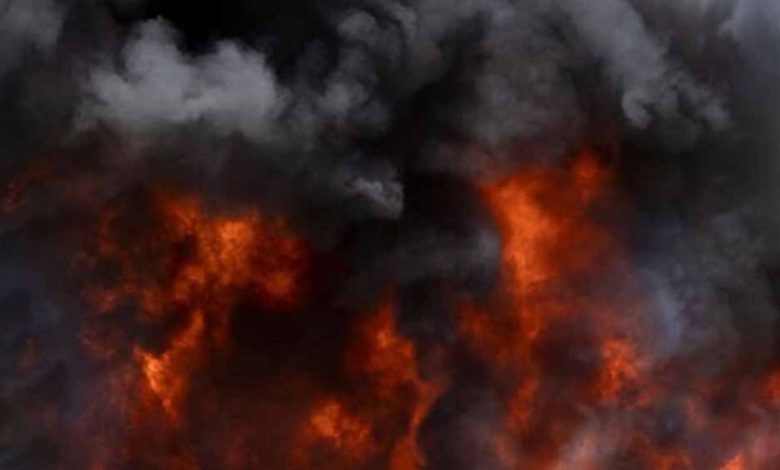 अचानक झोपड़ी में लगी आग 5 महीने के मासूम की