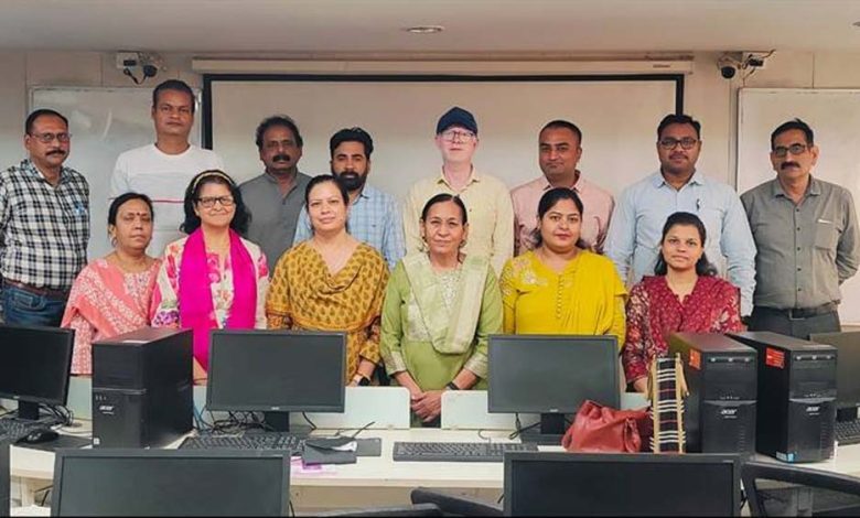 अधिकारियों-कर्मचारियों को दिया ई-आफिस प्रणाली का प्रशिक्षण 1 अधिकारियों कर्मचारियों को दिया ई आफिस प्रणाली का प्रशिक्षण