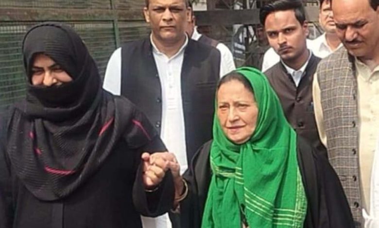 अभिलेख खुर्द-बुर्द मामले में आरोपित बनाए गए सपा नेता आजम खां त्नी, बेटे और बहन की अंतरिम जमानत बढ़ी 1 अभिलेख खुर्द बुर्द मामले में आरोपित बनाए गए सपा नेता आजम