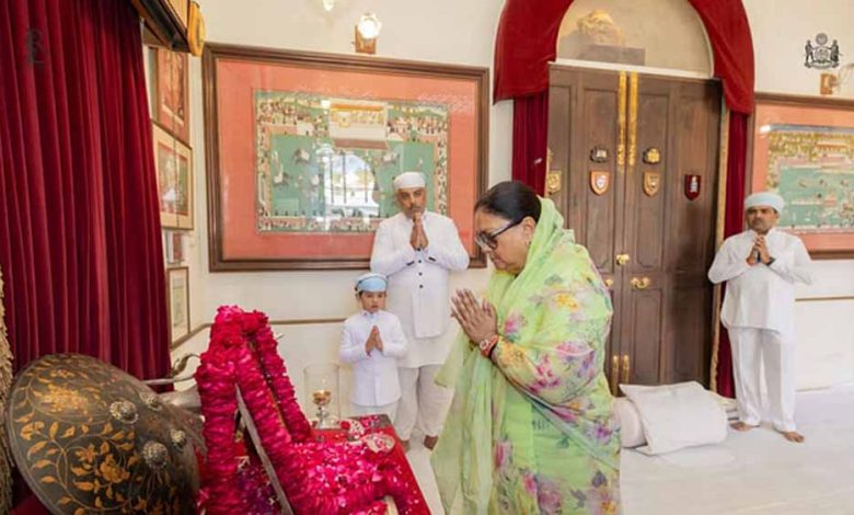 अरविंद सिंह मेवाड़ को श्रद्धांजलि देने पहुंचीं पूर्व सीएम वसुंधरा