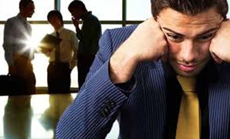 आत्मविश्वास को कमजोर कर देती हैं ये आदतें