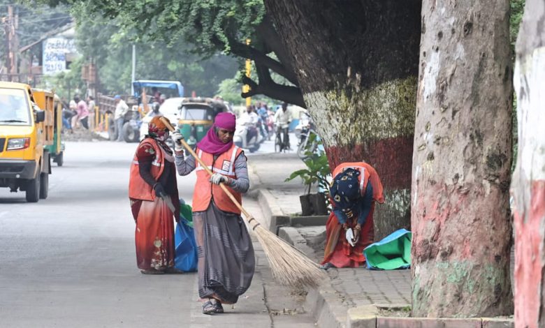 इंदौर शहर में अब रात में हो रही सफाई, चार दिन रैंकिंग के लिए रहेगी टीम 1 इंदौर शहर में अब रात में हो रही सफाई चार