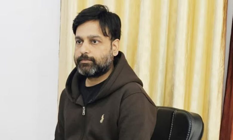 ईडी की करोड़पति सिपाही सौरभ शर्मा पर बड़ी कार्रवाई, 92 करोड़ की संपत्ति अटैच 1 ईडी की करोड़पति सिपाही सौरभ शर्मा पर बड़ी कार्रवाई 92