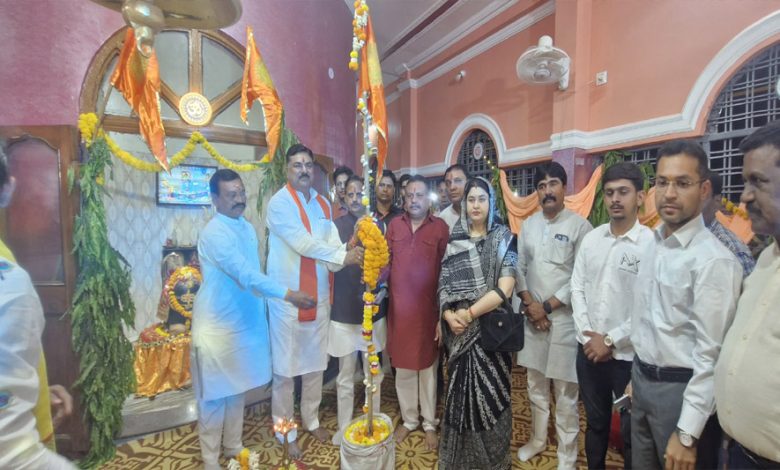 उपमुख्यमंत्री शुक्ल ने विक्रमोत्सव कार्यक्रम के तहत ब्रह्म ध्वज स्थापित