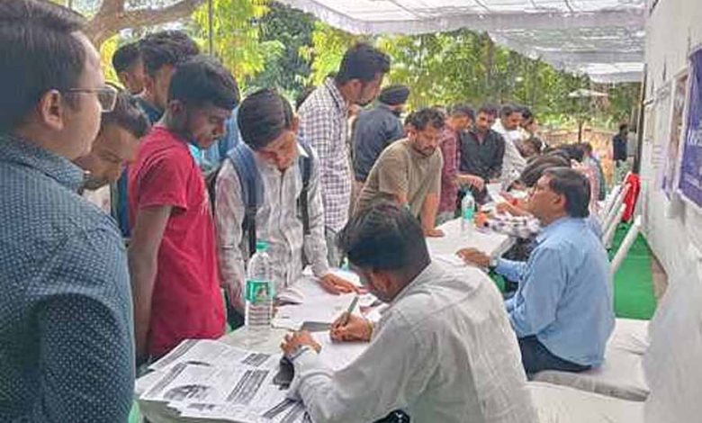 एक दिवसीय रोजगार सहायता शिविर का आयोजन मुख्य अतिथि ने