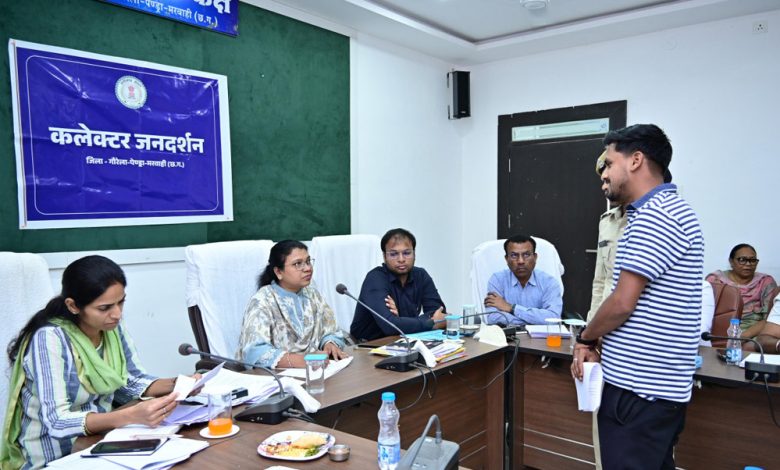 कलेक्टर की अध्यक्षता में साप्ताहिक समय-सीमा की बैठक आयोजित 1 कलेक्टर की अध्यक्षता में साप्ताहिक समय सीमा की बैठक आयोजित