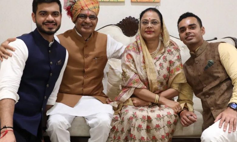 कार्तिकेय और कुणाल का अब सम्मिलित रिसेप्शन 18 मार्च को दिल्ली में आयोजित 1 कार्तिकेय और कुणाल का अब सम्मिलित रिसेप्शन 18 मार्च को