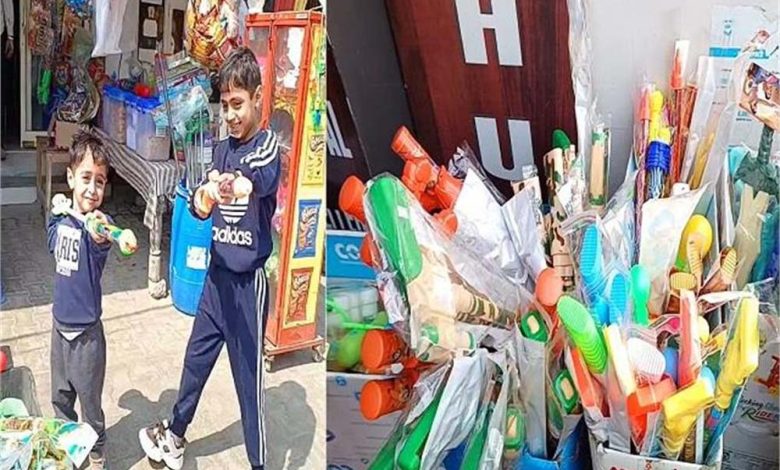 कैथल में रंगों के त्योहार होली का खुमार बाजारों में साफ नजर आने लगा, बाजारों में होली की धूम, इन चीजों की बढ़ी मांग 1 कैथल में रंगों के त्योहार होली का खुमार बाजारों में