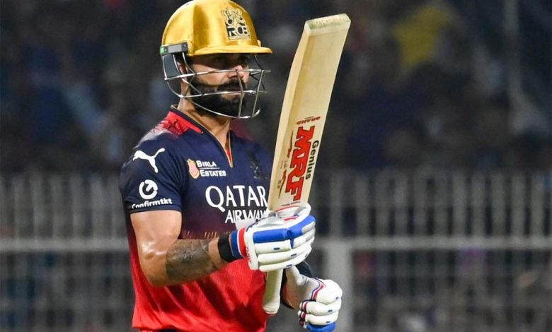 कोहली की पारी की बदौलत बेंगलुरु ने जीता मैच, IPL में 56वां अर्धशतक लगाकर कई रिकॉर्ड किए अपने नाम 1 कोहली की पारी की बदौलत बेंगलुरु ने जीता मैच IPL