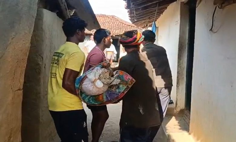 गृहग्राम पहुंचा संदीप का शव गरीब परिवार ने सीएम कैंप