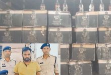 गोवा से भूटान जा रहे कंटेनर से युवक ने 10