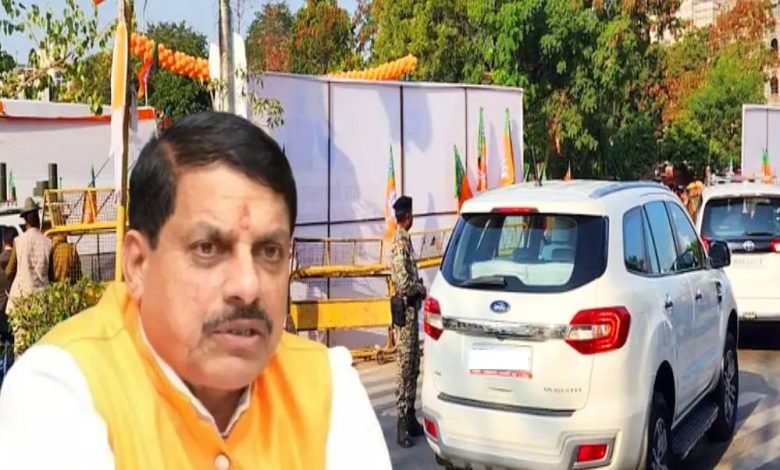 ग्वालियर में पुलिसकर्मी ने रोक दी ‘CM काफिले की गाड़ी