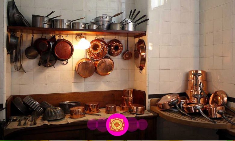 घर भूलकर भी उल्टे ना रखें ये 2 बर्तन वरना