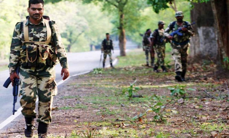 छत्तीसगढ़ में जवानों ने नक्सलियों को एक बार फिर घेरा