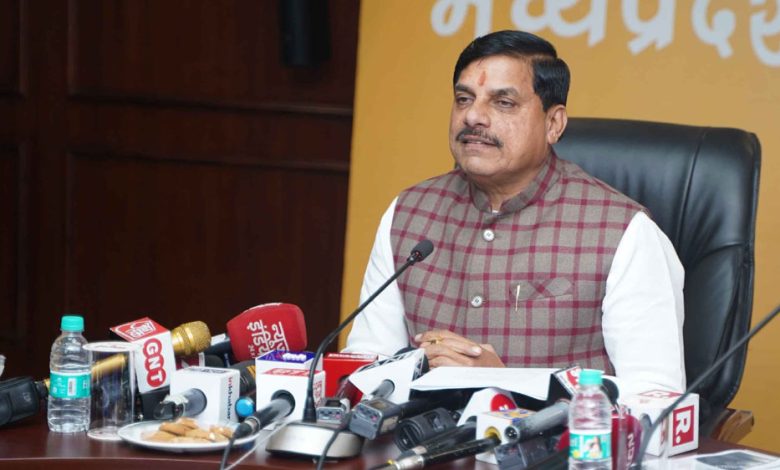 जड़ों से जुड़े रहकर ही विकास पथ पर बढ़ा जा