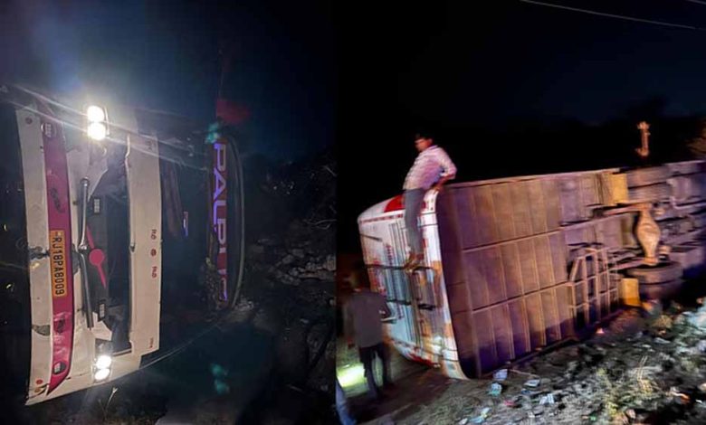 जयपुर से अहमदाबाद जा रही बस बेकाबू होकर गड्ढे में