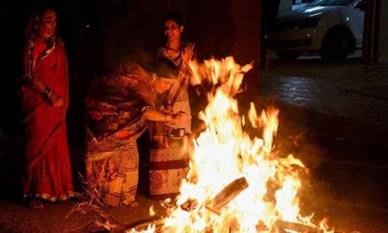 जल्द विवाह के लिए होलिका दहन की आग में डाले