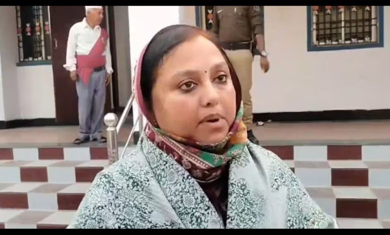 जुम्मे की नमाज के लिए होली में 'दो घंटे का ब्रेक'... मेयर अंजुम आरा के फरमान पर भड़की बीजेपी 1 जुम्मे की नमाज के लिए होली में दो घंटे का