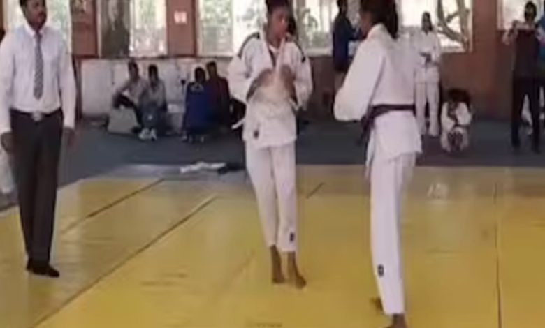 जूडो में राधिका सैनी का कमाल! गोल्ड जीतकर नेशनल प्रतियोगिता के लिए हुई सेलेक्ट 1 जूडो में राधिका सैनी का कमाल गोल्ड जीतकर नेशनल प्रतियोगिता