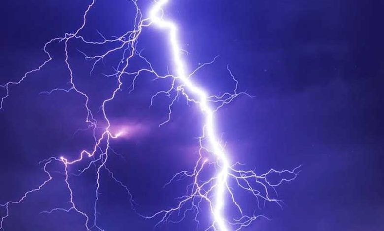 झारखंड में आकाशीय बिजली गिरने से एक की मौत, 3 घायल 1 झारखंड में आकाशीय बिजली गिरने से एक की मौत 3