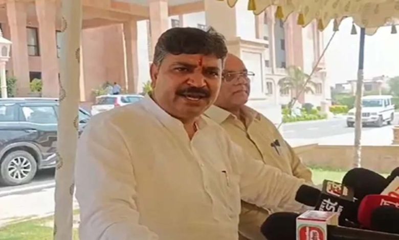 दलित महिला से पुलिस कांस्टेबल द्वारा दुष्कर्म का मामला राजस्थान विधानसभा में जोरशोर से उठा, जाने पूरा मामला? 1 दलित महिला से पुलिस कांस्टेबल द्वारा दुष्कर्म का मामला राजस्थान