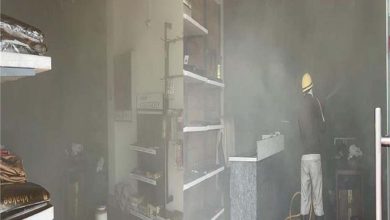 दादरी शहर के लोहारू रोड़ स्थित गोरमेंट शोरुम में अज्ञात