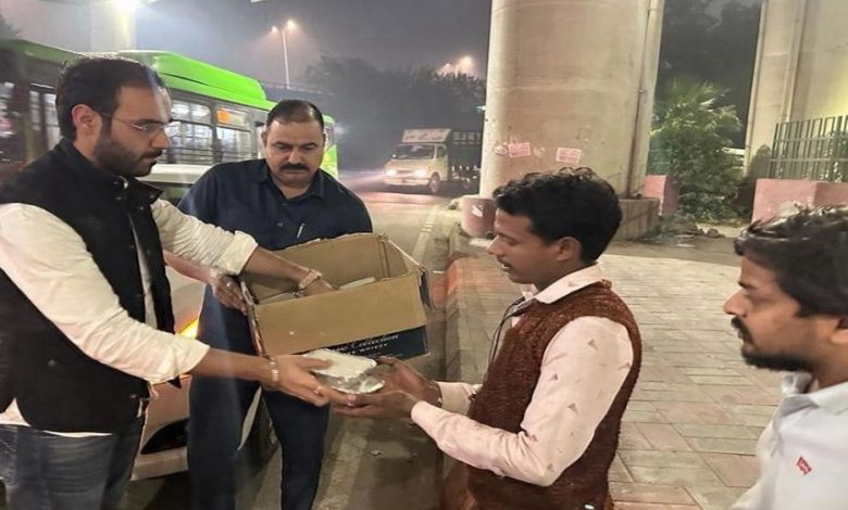 दिल्ली के संघर्षों के बीच आशा और मानवता की उत्कृष्टता