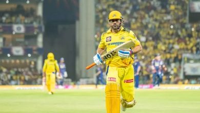 धोनी को लेकर कोच का चौंकाने वाला खुलासा घुटने में