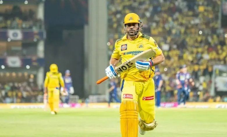 धोनी को लेकर कोच का चौंकाने वाला खुलासा, घुटने में चोट, 10 ओवर बैटिंग करना मुश्किल... 1 धोनी को लेकर कोच का चौंकाने वाला खुलासा घुटने में