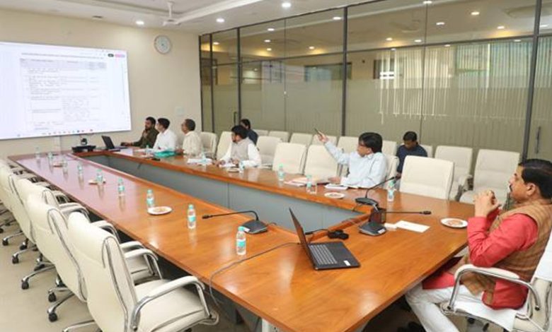 नर्मदा बेसिन से जुड़े सभी प्रोजेक्ट्स में गति लायें