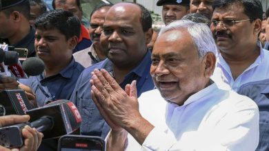 नीतीश सरकार मैट्रिक में पहले स्थान पर दो लड़की और