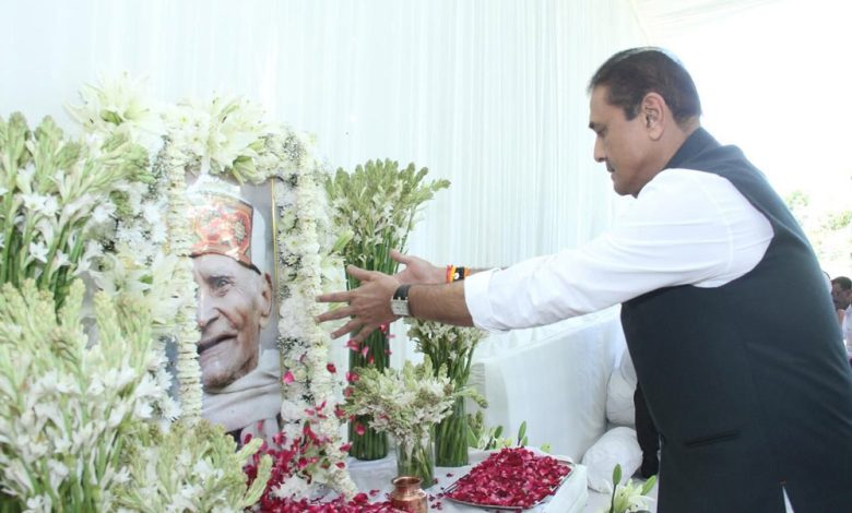 नेताओं ने केंद्रीय मंत्री भूपेंद्र यादव के पिता स्वर्गीय कदम सिंह को श्रद्धांजलि दी 1 नेताओं ने केंद्रीय मंत्री भूपेंद्र यादव के पिता स्वर्गीय कदम