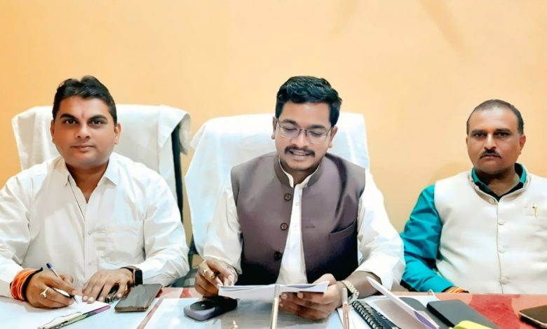 परामर्श बैठक में एक राष्ट्र एक चुनाव को लेकर भाजपा जिलाध्यक्ष