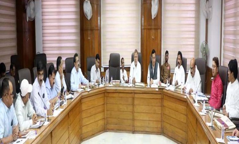 परामर्शदात्री समिति की बैठक में आए सुझावों पर होगी कार्यवाही :ऊर्जा मंत्री तोमर 1 परामर्शदात्री समिति की बैठक में आए सुझावों पर होगी कार्यवाही