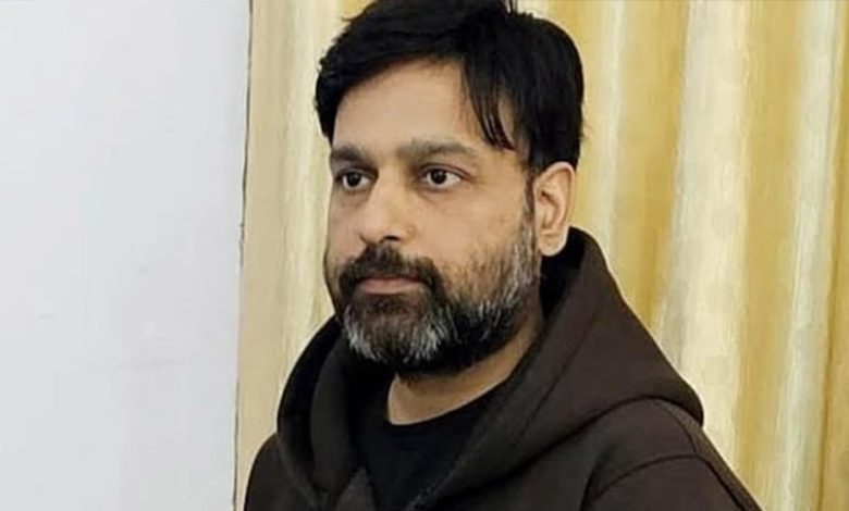 पूर्व कॉन्स्टेबल सौरभ शर्मा पर कसा शिकंजा, मां-बेटे पर पुलिस ने दर्ज किया केस 1 पूर्व कॉन्स्टेबल सौरभ शर्मा पर कसा शिकंजा मां बेटे पर पुलिस