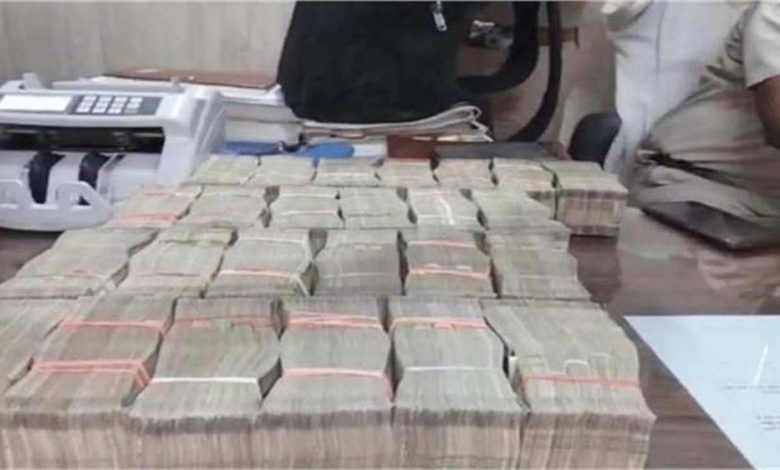 फरीदाबाद के सूरजकुंड इलाके में ग्रीनफील्ड पुलिस द्वारा एक ब्रेजा कार से डेढ़ करोड़ रुपए कैश किए बरामद 1 फरीदाबाद के सूरजकुंड इलाके में ग्रीनफील्ड पुलिस द्वारा एक ब्रेजा