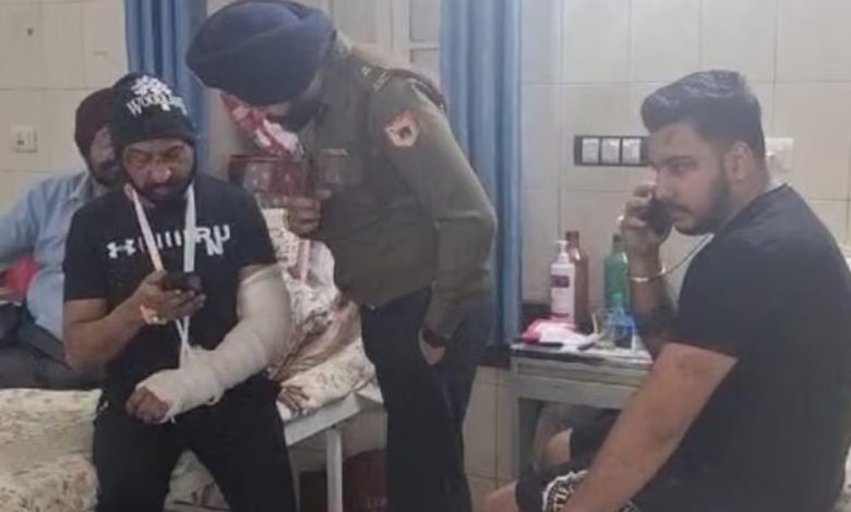 बल्ले से सेना के अफसर को पीटा सामने आया VIDEO