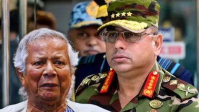 बांग्लादेश की राजधानी में जमा हो रहे सेना के जवान