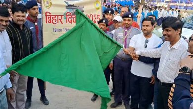 बिहार दिवस के अवसर पर शहर में स्कूली बच्चों ने